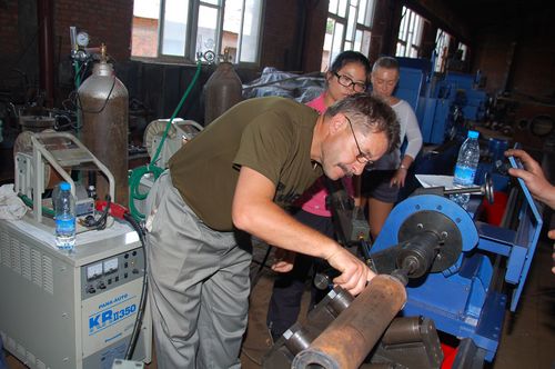 The use of automatic welding machine guns learning Russian customers